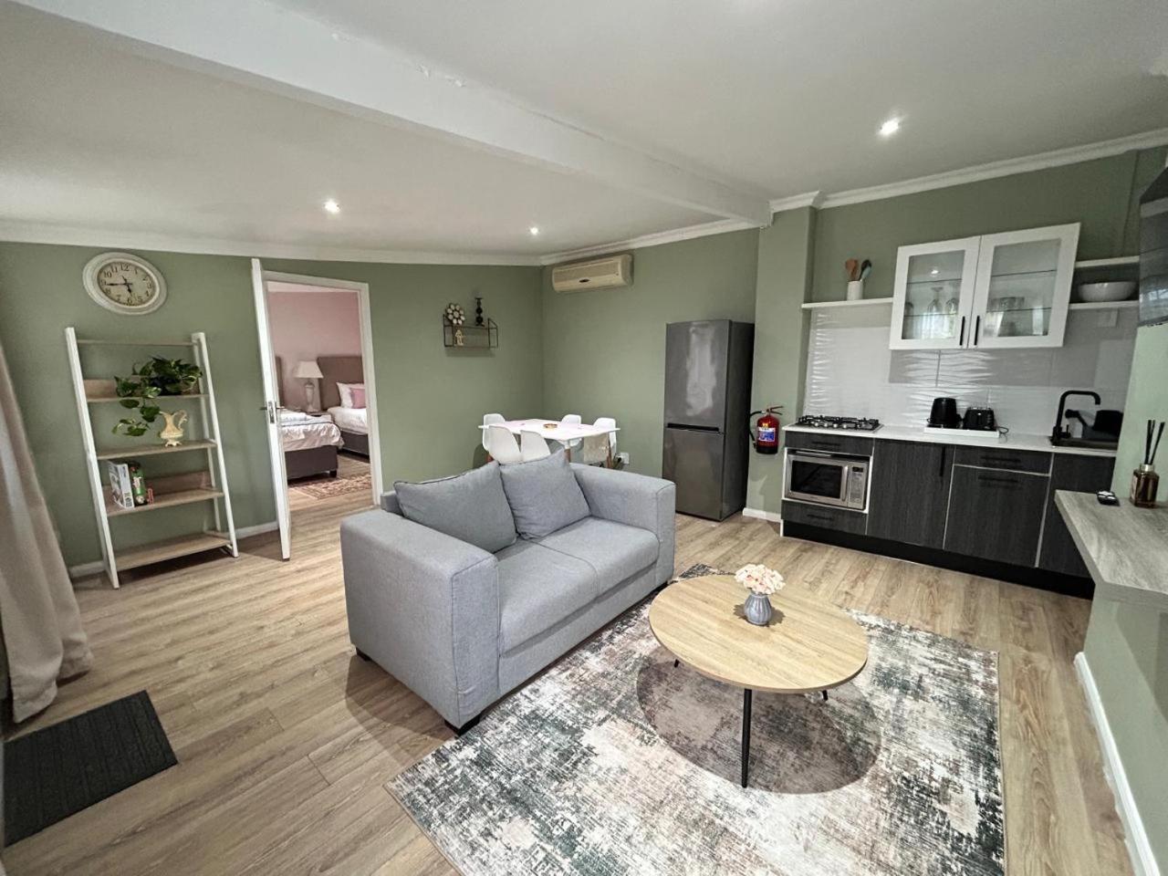Hotel 13 On Newington Port Elizabeth Esterno foto