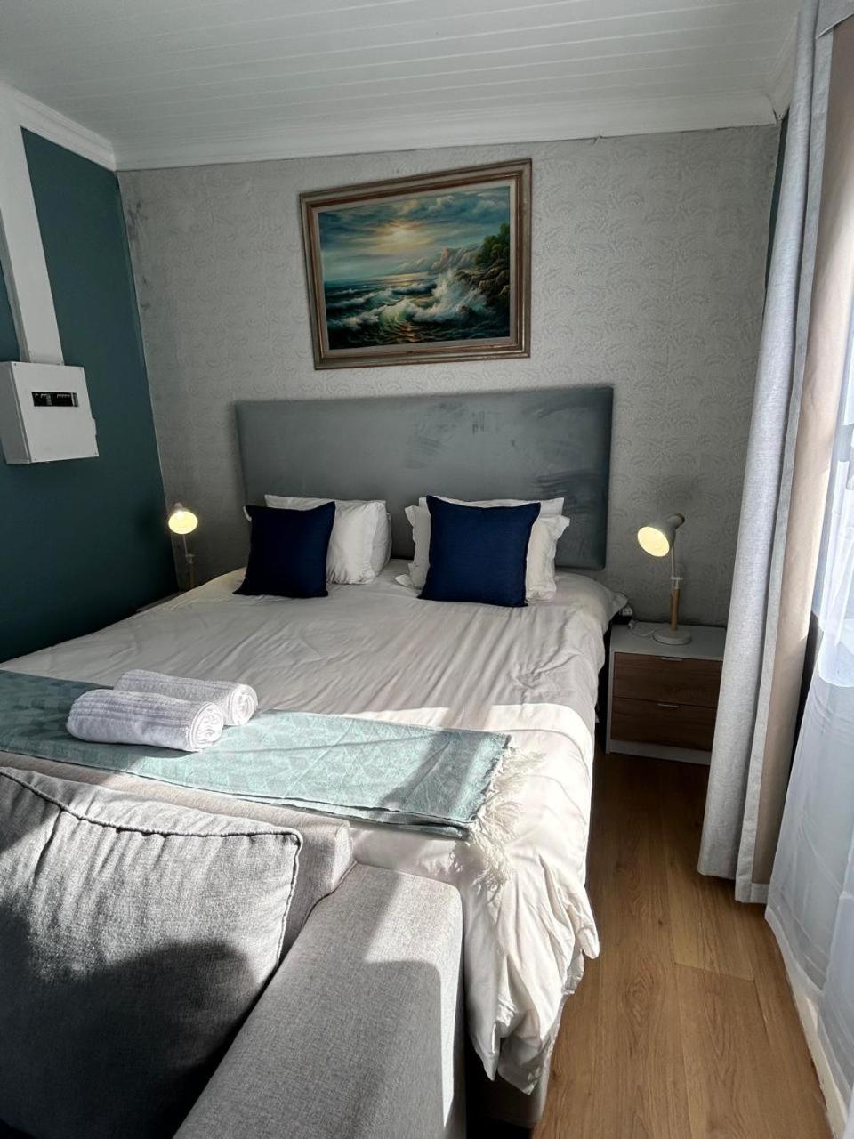 Hotel 13 On Newington Port Elizabeth Esterno foto