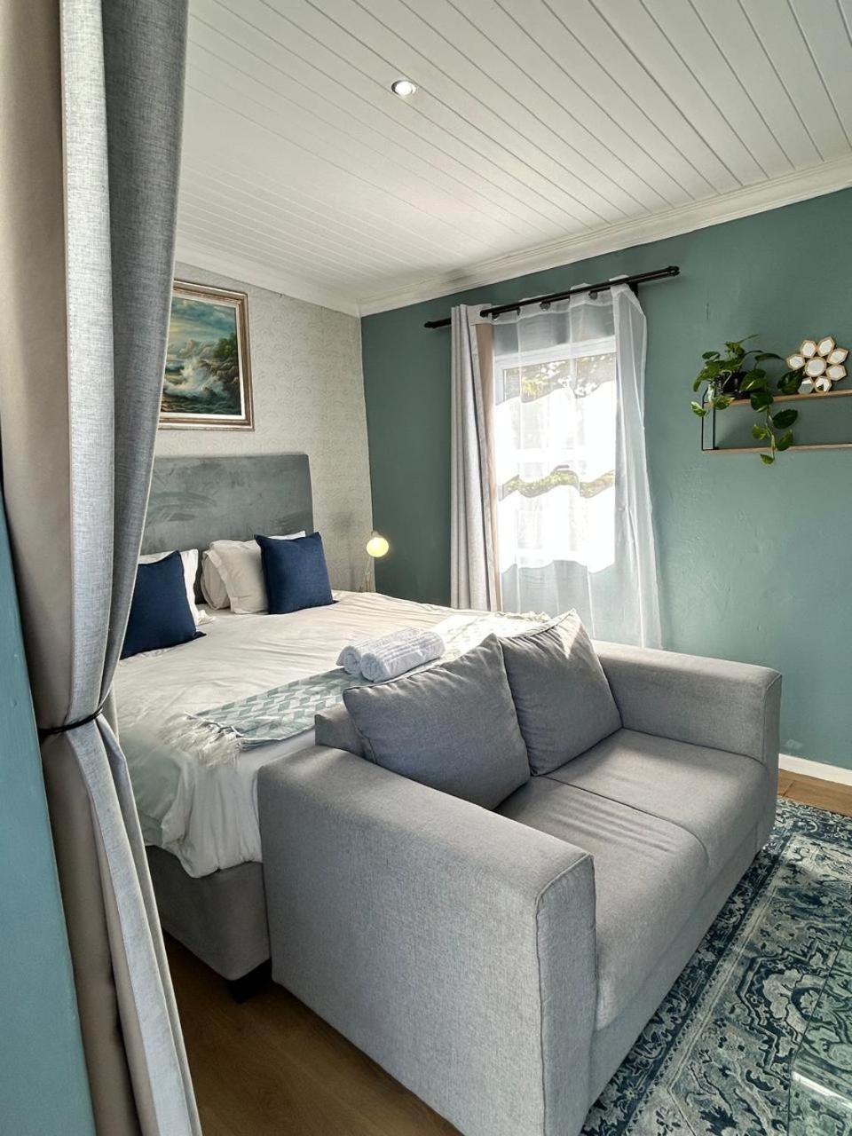 Hotel 13 On Newington Port Elizabeth Esterno foto