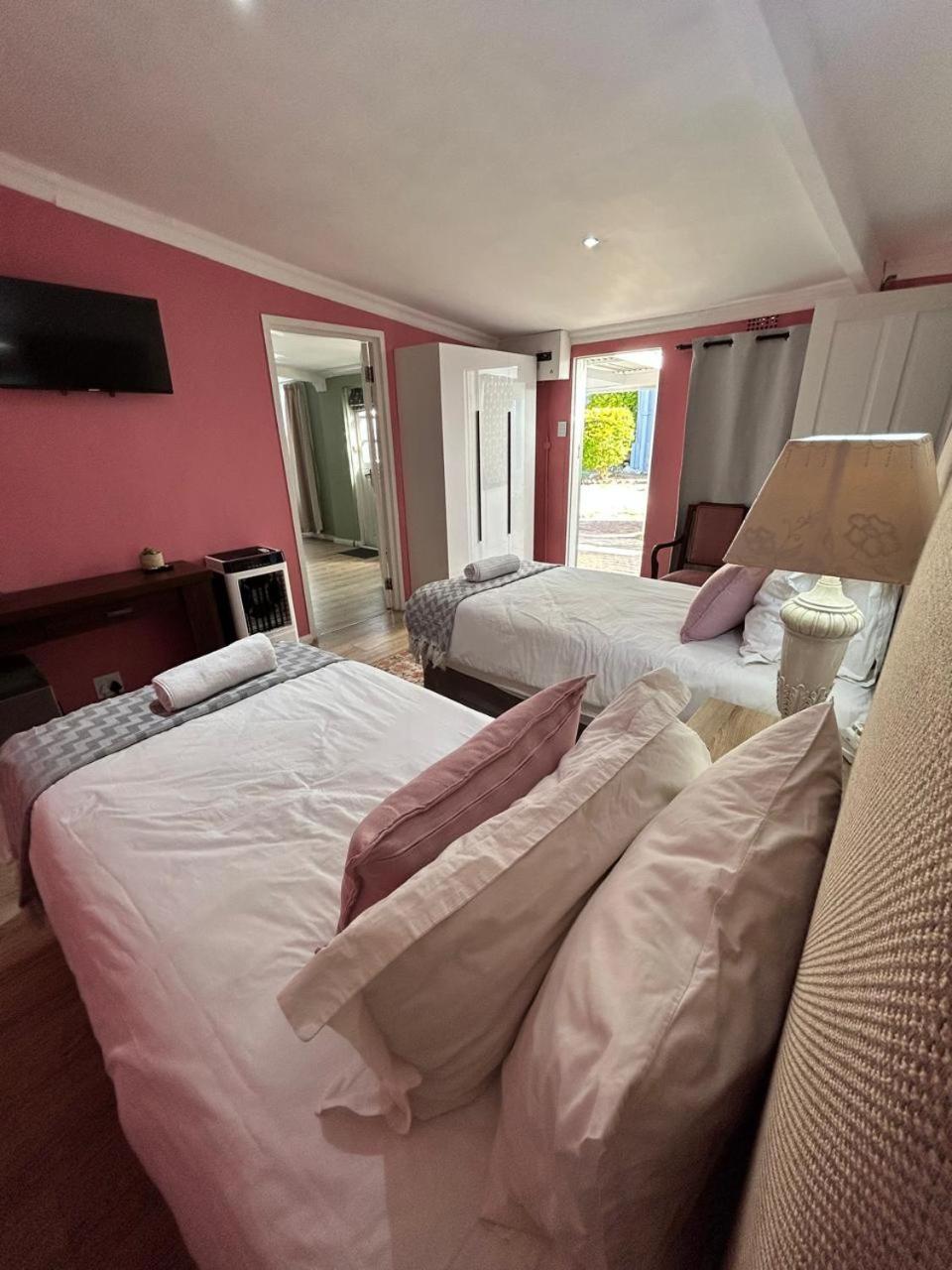 Hotel 13 On Newington Port Elizabeth Esterno foto