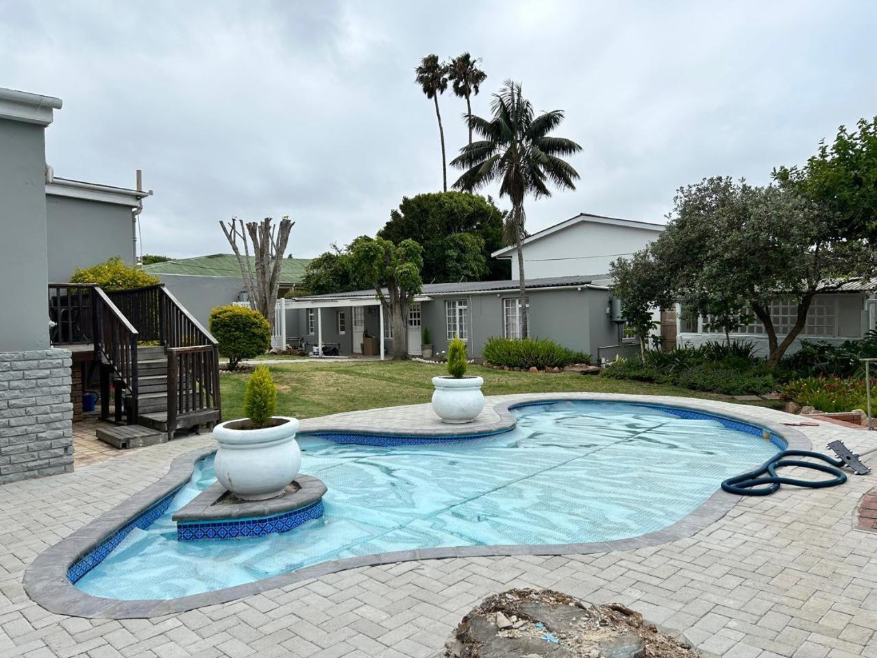 Hotel 13 On Newington Port Elizabeth Esterno foto
