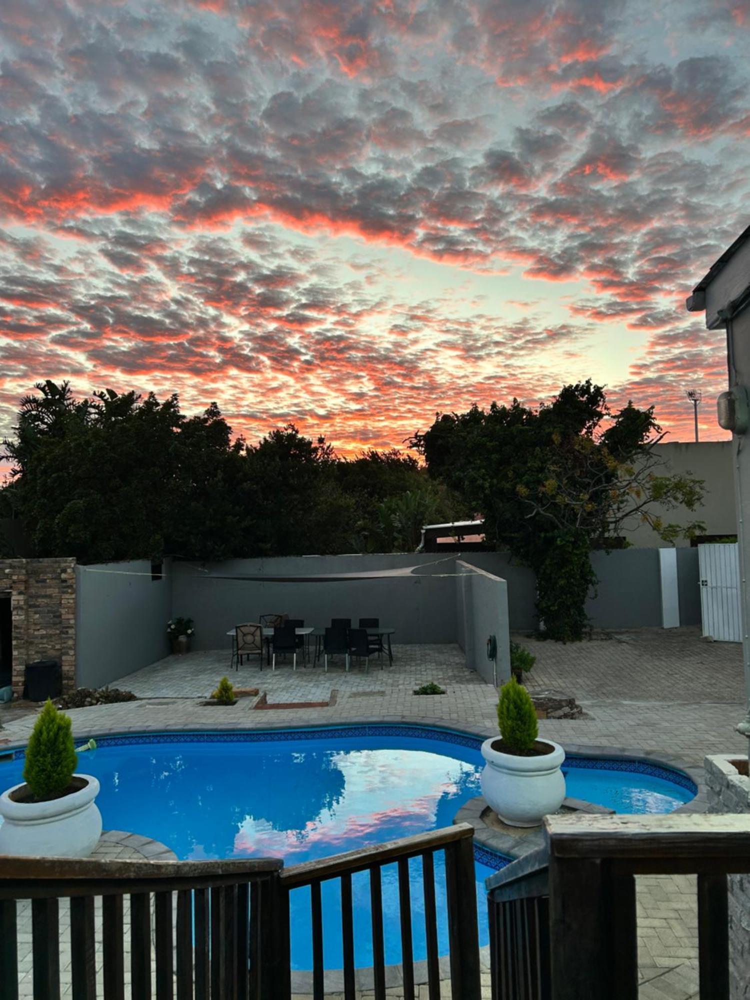 Hotel 13 On Newington Port Elizabeth Esterno foto